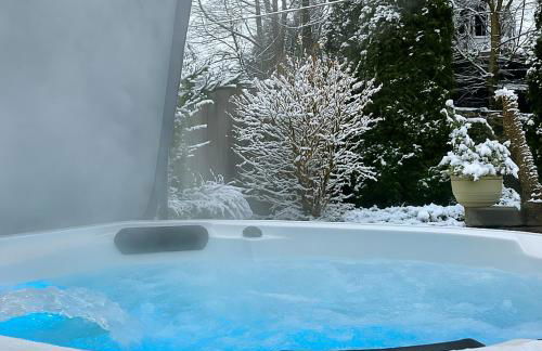 Entire house with Four Bedrooms, Hot Tub, BBQ, Private Backyard, FREE WiFi and Parking, near Seattle, EV - Foto 18