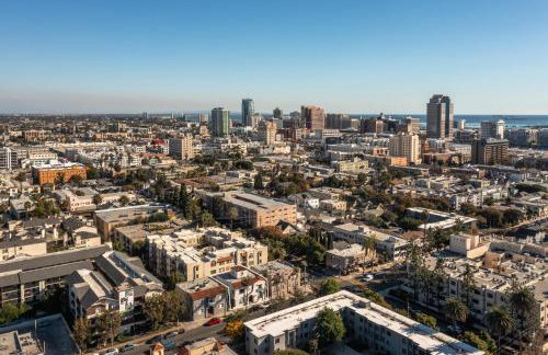 Visit the Beach from a Historic Downtown Apartment - NRP21-00092 - Foto 48