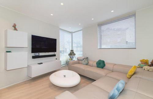 Modern Smart Home with Garden close to Richmond - Pass the Keys - Foto 9