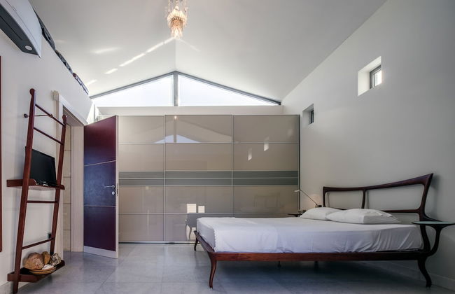 Minimal Blue Villa - Photo 8