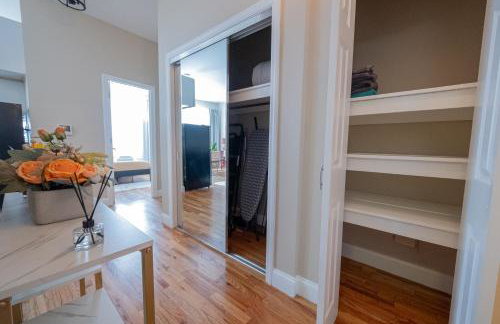 Sunlit 2BR Central Park North elevator & laundry - Foto 10