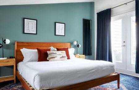 Hillsboro Village Rooftop Retreat with City Views, Sleep 12 with Gourmet Kitchen, Smart TVs & Garage, Walk to Vanderbilt, Pancake Pantry and Boutique Shopping, Minutes to Broadway, 12 South and The Parthenon, Perfect for Groups, 24Hr Hospitality - Foto 18