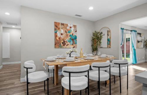 Entire Private Home with 3 Bedrooms 2 Bathrooms, Gated Yard, Garage, Hot Tub, 4-Beds, Golf, Mira Mesa, Available Now - Photo 11