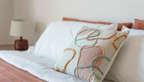 Cozy escape with Hot Tub, ideal for family & friends - Photo 5