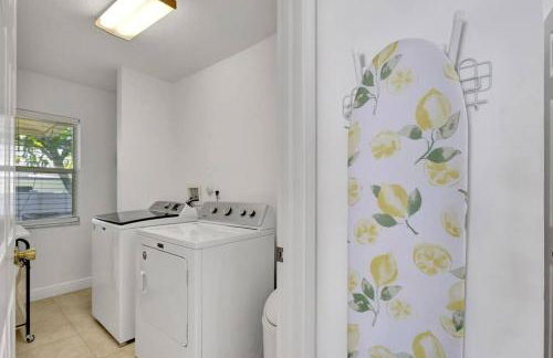 Hottub! Mini Golf! Water Access! Pets! 5min beach! - Foto 35