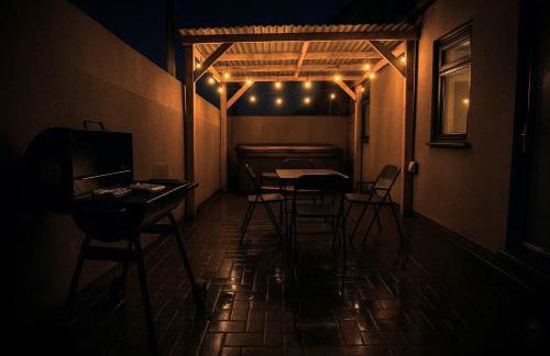 Numero Uno Ensuite 3BR Flat Hot Tub Wifi Parking Contractor and Group Friendly - Foto 1