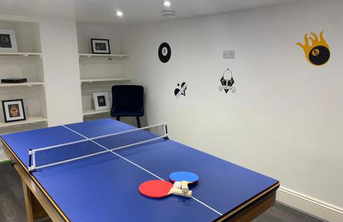 4 bedroom home with Garden, Game room, Parking- Esho Stays - Foto 4