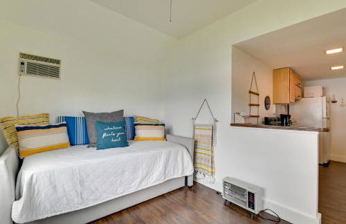 Lake George Waterfront Cabin with On-Site Marina! - Foto 7