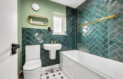 Amazonian Luxury Family Home MCR City Centre Etihad Free Parking - Foto 1