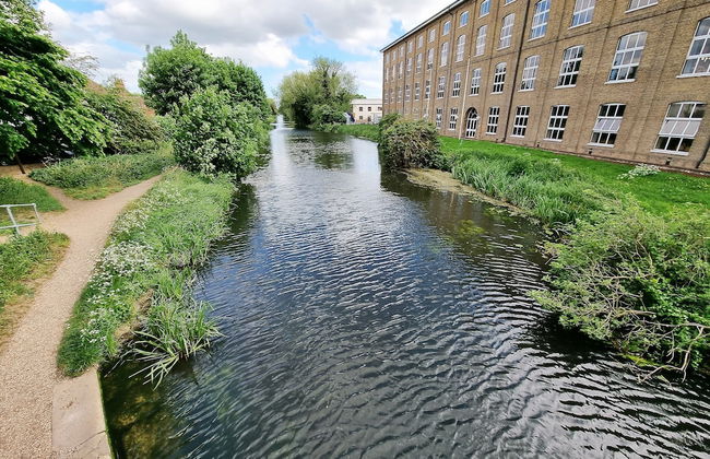 360 Serviced Accommodations - Canal Side Retreat - 2 Bedroom Apartment - Photo 1