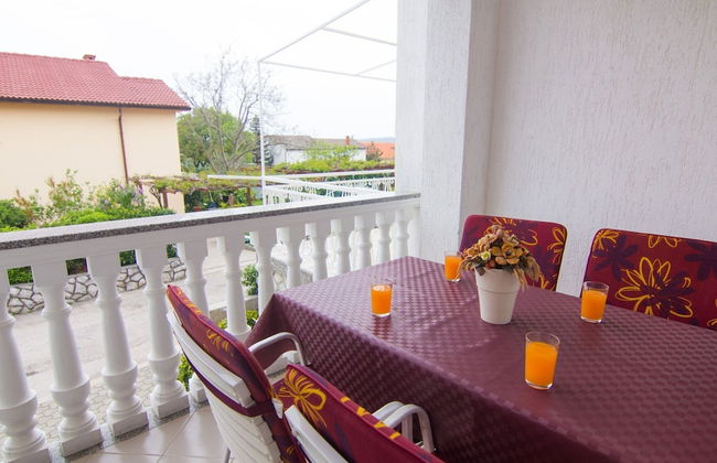 Refined and Timeless Krk Apartment With Terrace - Photo 17