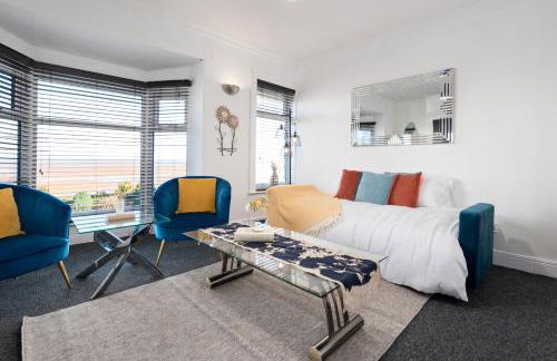 Sunny Seaside Paradise - Sleeps 5 - Photo 41