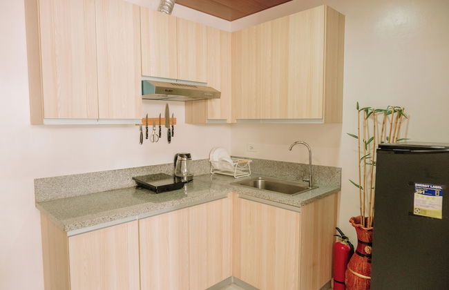 Sleek & Stylish Urban Loft - Photo 14