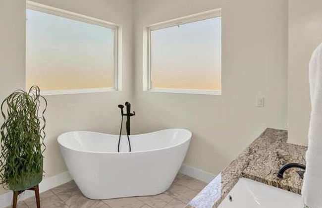 New Luxury Texas Farmhouse - Photo 18