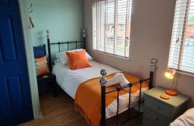 The Kingfisher, by Spires Accommodation a great location for visiting the NEC and Drayton Manor - Foto 5