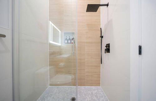 Luxury 3BR Condo | Mins to Manhattan - Foto 42