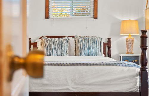 Bay Park Garden Paradise - central Location, AC, Washer Dryer & Private yard! - Foto 4