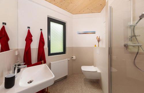 Traumhaus direkt am See mit Dachterrasse, Kamin und Badewanne - Photo 16