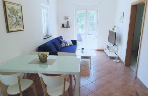 Lavender House - Photo 5