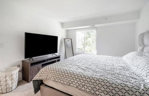 Sharon Green apartments by FantasticStay - Photo 68