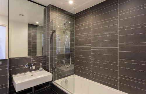 2 Bed 2 Bath Penthouse With Amazing Views with Free Parking - Foto 36