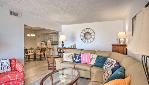 Sunny Cocoa Beach Condo with Balcony and Pool Access - Foto 4