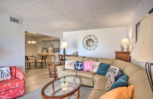 Sunny Cocoa Beach Condo with Balcony and Pool Access - Foto 8