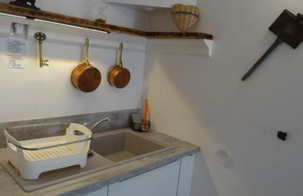 CHAMBRE du SABOTIER - Studio troglodytique - A 100 m Baignade en rivière - Location de Canoë - Circuits cyclo - Aire de pique-nique - 3 restaurants - Foto 13