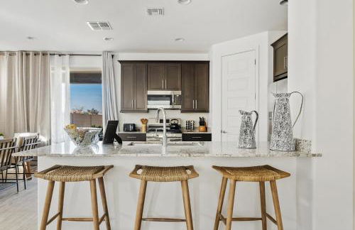 Luxe Queen Creek Home with Pool, Yard, Work Station - Photo 4