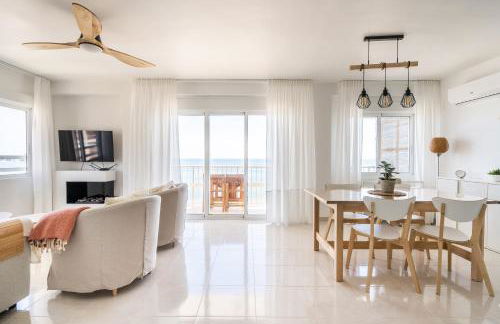 El Acuario - Primera línea y todas las ventanas dan al mar - Photo 1