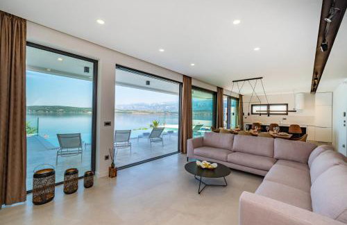 Luxury Villa Novita with Pool - Photo 20