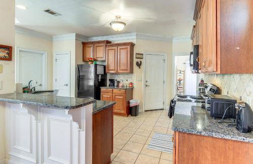 6 Mi to Southern Belle Farm Home with Patio! - Foto 4