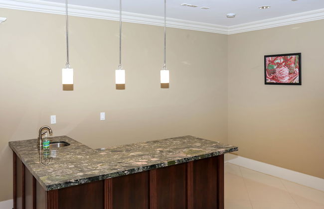 Grand 4 Bedroom Vacation House near Vancouver Downtown - Photo 22