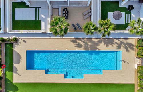 Newly Built Apartment with Direct Pool Access - Photo 20