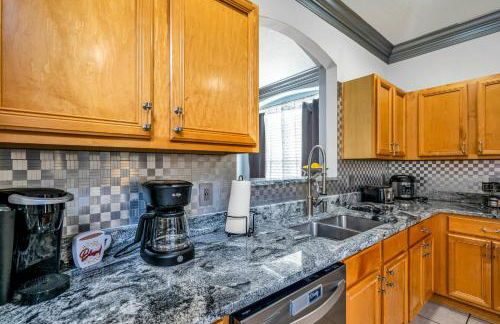 Spacious 7BR Retreat w Pool Game Room - Foto 68