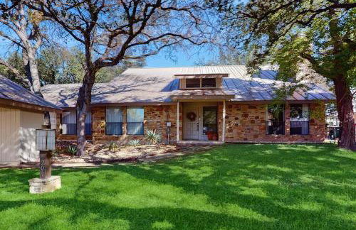 Cozy Dog-Friendly Home WITH Full Kitchen, Patio & Backyard, Close to Golf Course - Foto 3
