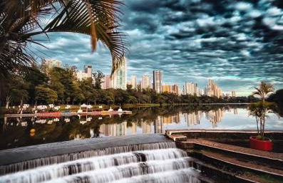 Quarto com cama de casal bem aconchegante - Foto 11