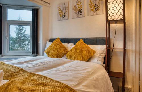 Modern 3BR Manchester Home Sleeps 7 Parking - Foto 16