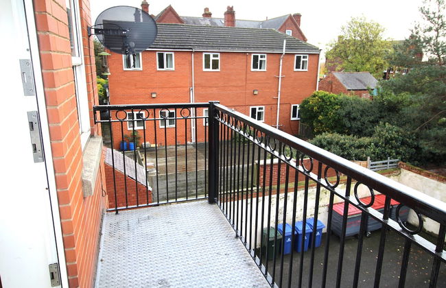 Doncaster Central Apartment Sleeps 5 Very Quiet - Photo 17