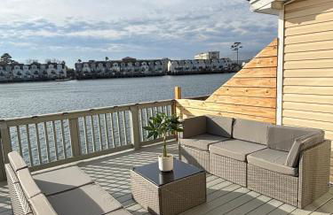 Sunset Serenity!!-Tropical Waterfront Oasis-Huge Private Patio-10Min to KingSt & Beaches - Foto 14