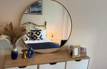 Modern 1-Bed Flat, Sleeps 4 - Photo 2