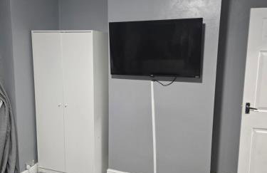 Manchester - House - Sleeps 6 - Parking - Garden - Foto 19