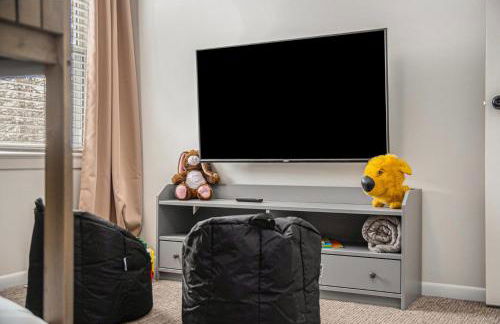 Central Family Oasis with Hot Tub & Fenced Yard - Foto 32