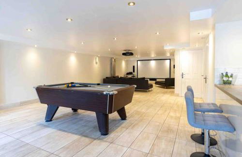 Huge 6 Bed House with Entertainment room and Hotub - Foto 1