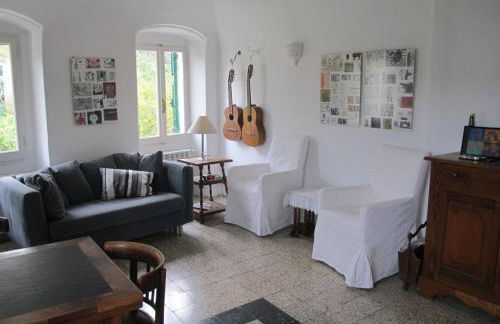 Ligurisches Rustico, umgeben von Olivenhainen am Dorfrand - Foto 19