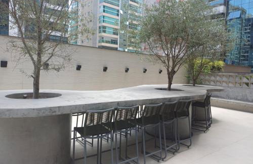 Apto em Itapema com acesso a piscinas,sendo uma aquecida e academia - Foto 44