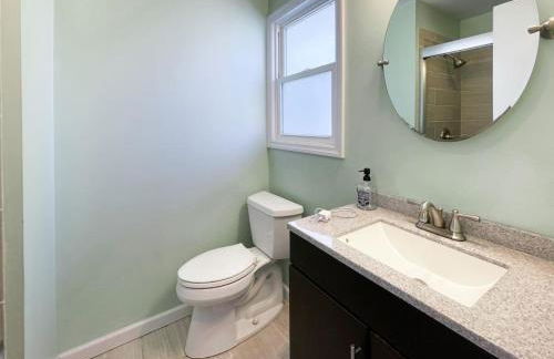 Fenced-In 4 BR 2mi North Hills, Garage, Storage - Foto 1