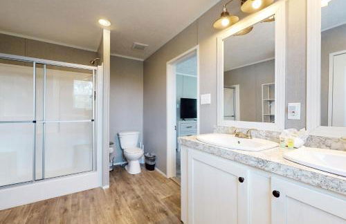 New Lake Home Sleeps 14 Private Dock Deck Grill - Foto 13