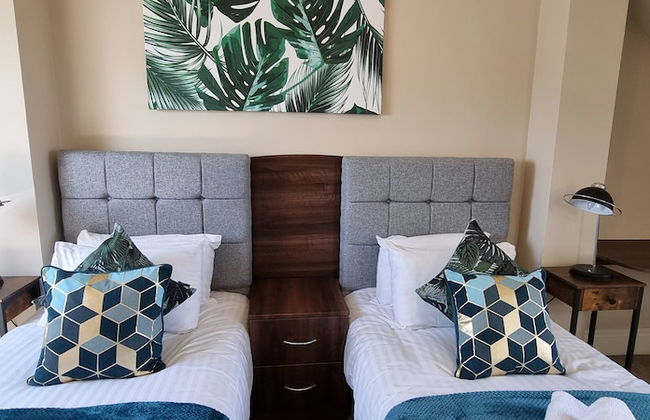 Town Center 4 Bedroom 4 bathroom House - Foto 8