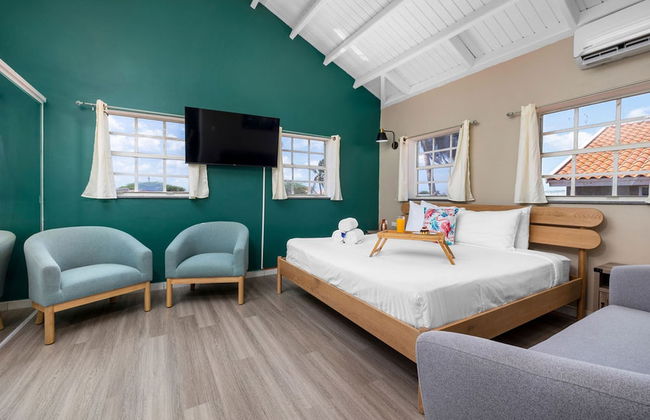 Renovated 4br2ba w Private Pool in Prime Location - Foto 9